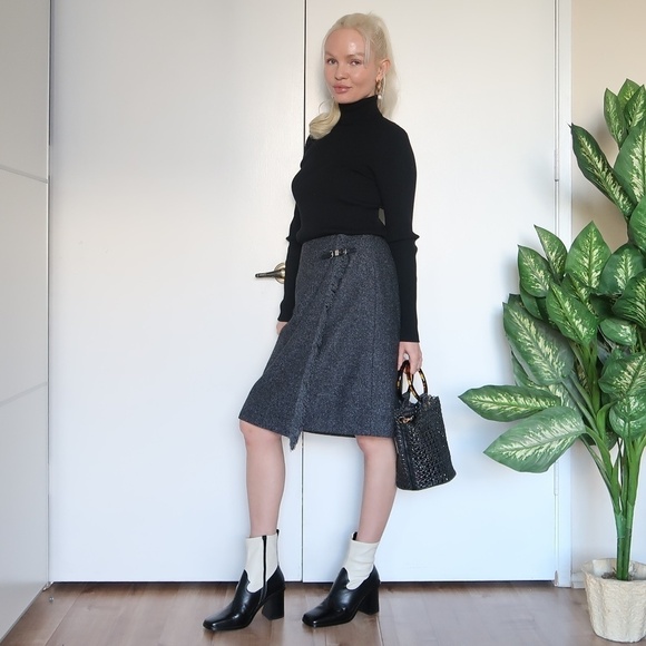 Anne Klein wrap skirt with fringe & buckle closure - Picture 5 of 8